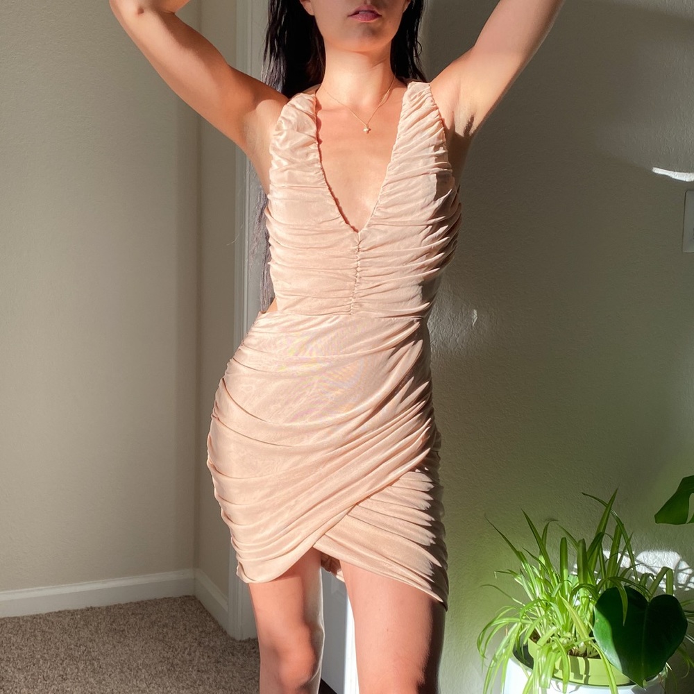 ✨NWT✨ RUCHED MINI DRESS - Picture 2 of 5